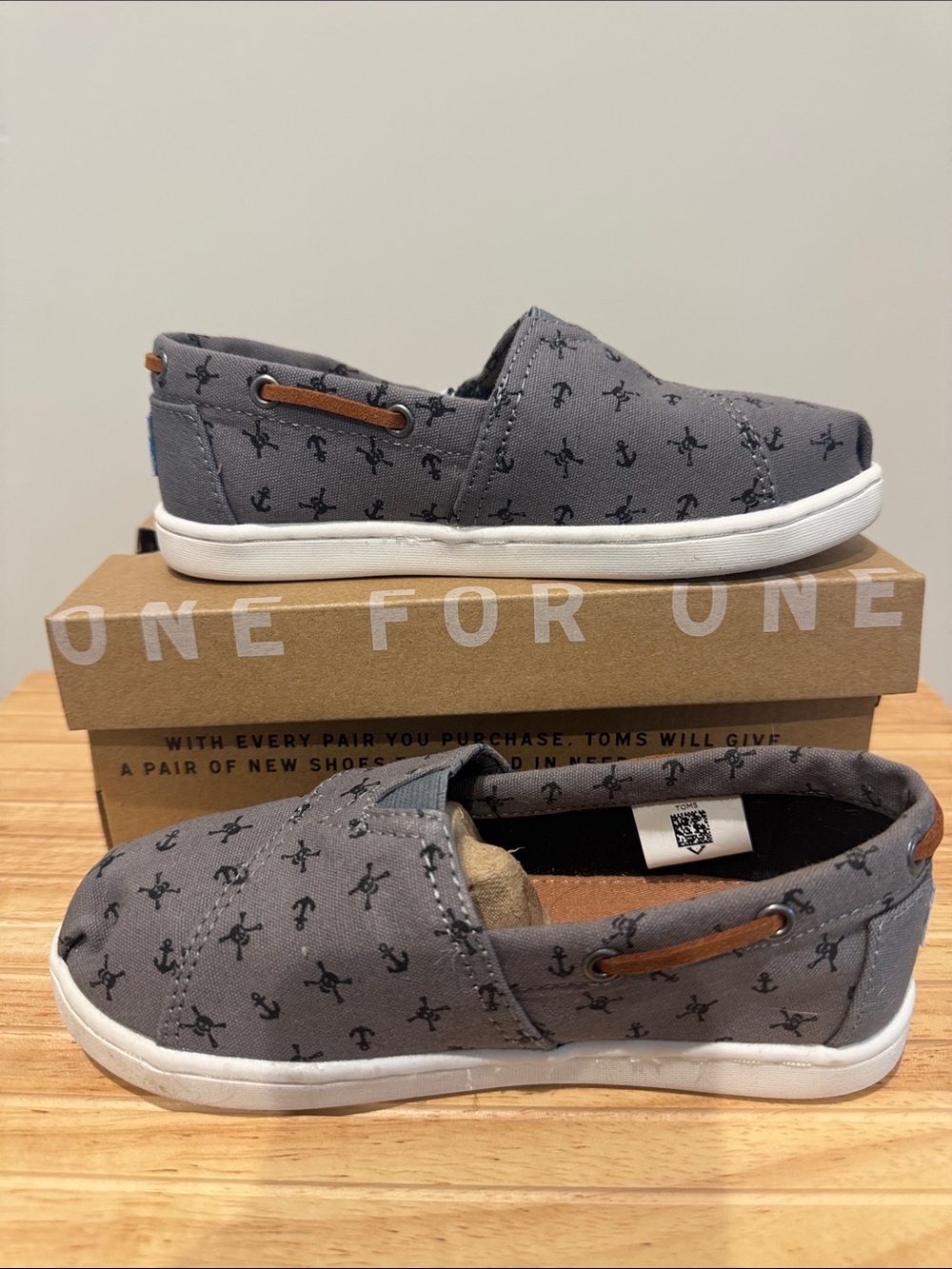 TOMS Kids Gray Anchor and Skulls Print Canvas Slip-On Sneakers Size 11 kids